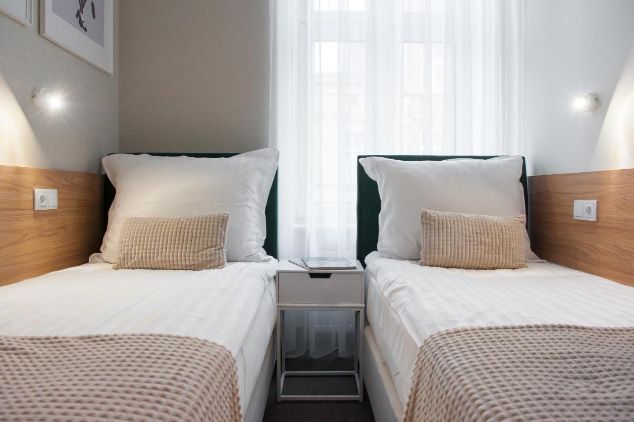 Hotel Awo グニェズノ エクステリア 写真